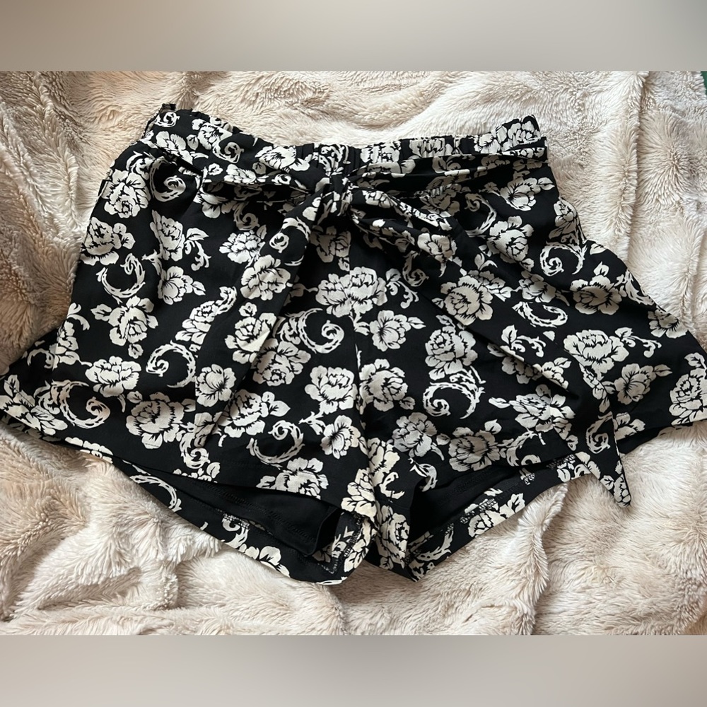 Soft Floral Dress Shorts with Pockets